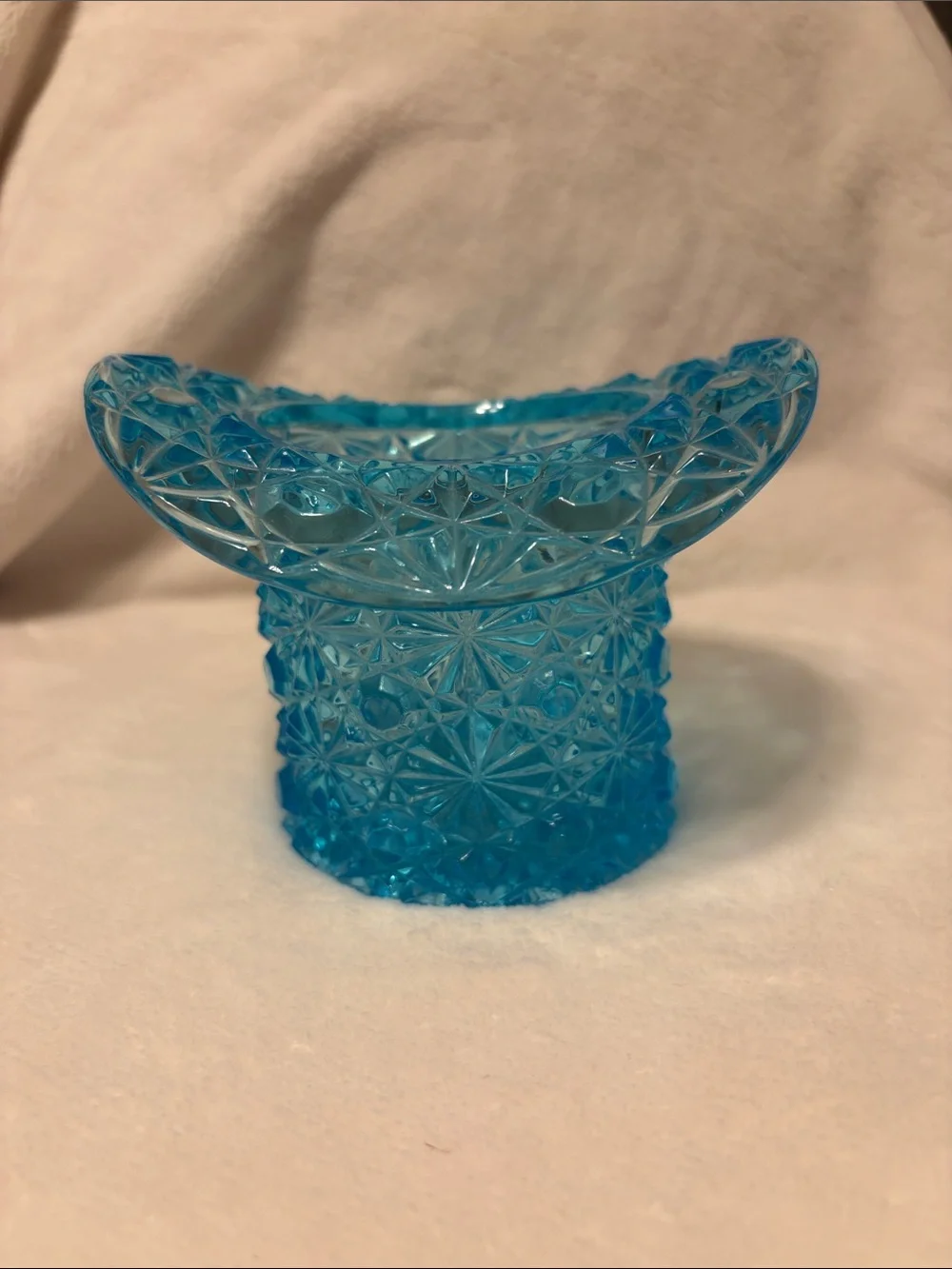 Fenton daisy and button top hat blue